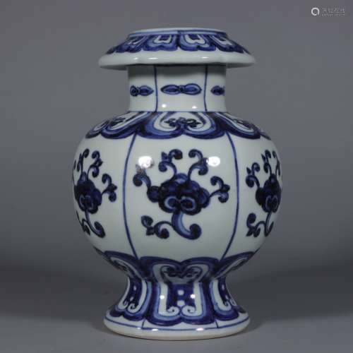 Blue-and-white Flower Latern Bottle of the Ming Yongle Dynas...