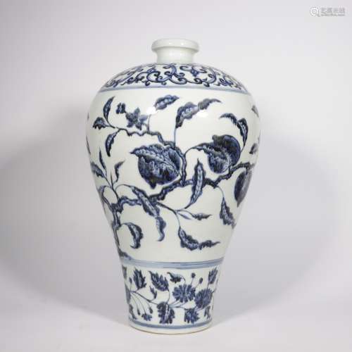 Blue-and-white Prunus Vase with the Pattern of Flowers