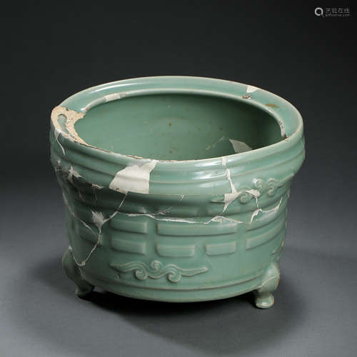 CELADON GLAZED FURNACE, LONGQUAN WARE, SOUTHERN SONG DYNASTY...