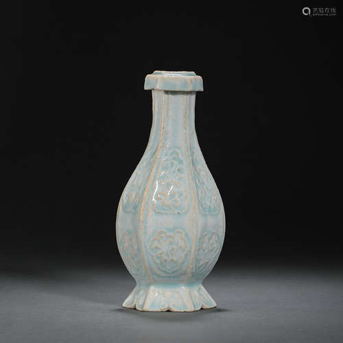 CHINESE HUTIAN WARE ENGRAVED SQUARE VASE WITH FLOWER PATTERN...