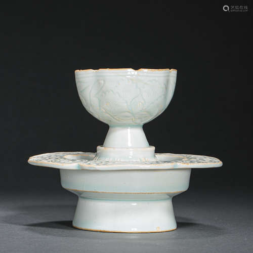 A SET OF CELADON HUTIAN WARE CUP AND PLATE, SOUTHERN SONG DY...