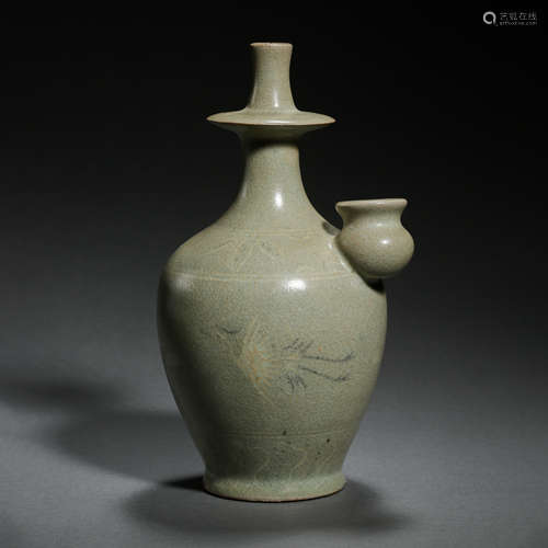 ANCIENT KOREAN CELADON BOTTLE WITH FLYING CRANE PATTERN