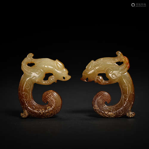 A PAIR OF HETIAN JADE DRAGONS, HAN DYNASTY, CHINA