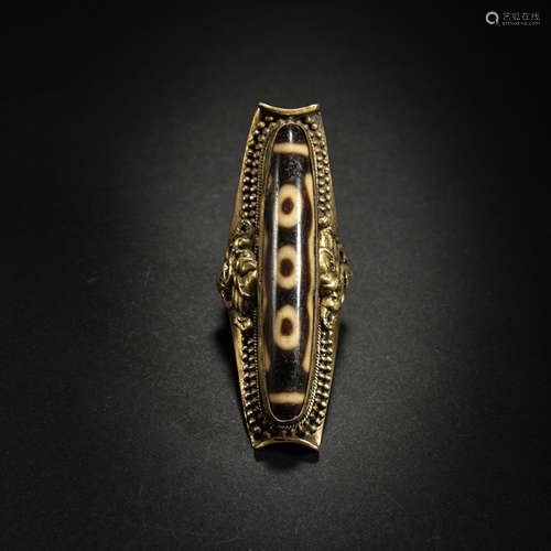 CHINA TANG DYNASTY SILVER RING INLAID WITH A DZI BEAD