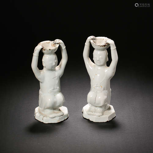 A PAIR OF CELADON HUTIAN WARE CANDLESTICK, YUAN DYNASTY, CHI...