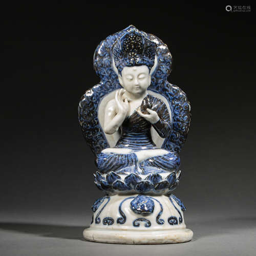 SEATED BLUE AND WHITE BUDDHA , QING DYNASTY, CHINA