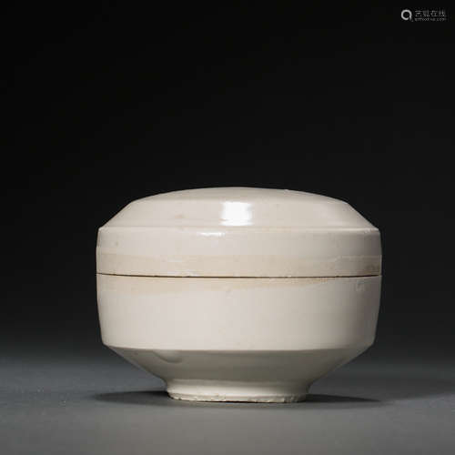 CHINESE TANG DYNASTY XING WARE WHITE PORCELAIN POWDER BOX