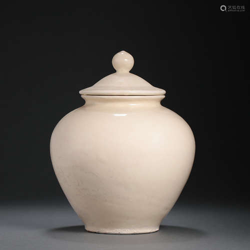 CHINESE TANG DYNASTY GONGXIAN WARE WHITE PORCELAIN LID JAR