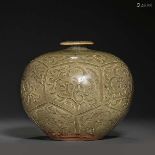 CELADON GLAZE ENGRAVED FLOWER PATTERN DWARF VASE FROM YAOZHO...