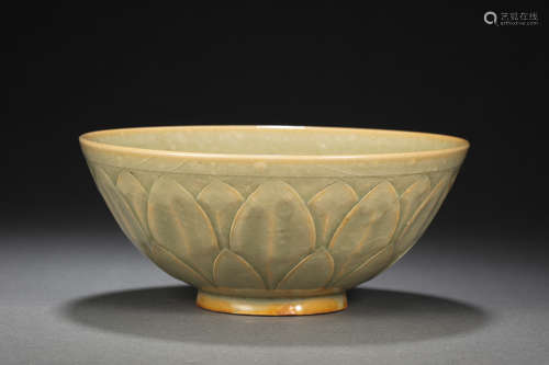 CHINESE NORTHERN SONG DYNASTY YAOZHOU WARE CARVED LOTUS PETA...