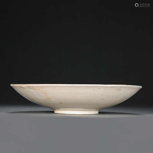 CHINESE DING WARE PLATE WITH MOULDED DESIGN, NORTHERN SONG D...