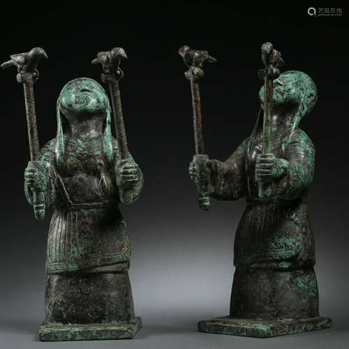 A PAIR OF BRONZE FIGURINES, QIN DYNASTY, CHINA