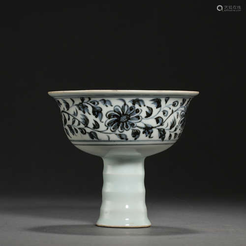 CHINESE MING DYNASTY BLUE AND WHITE GOBLET