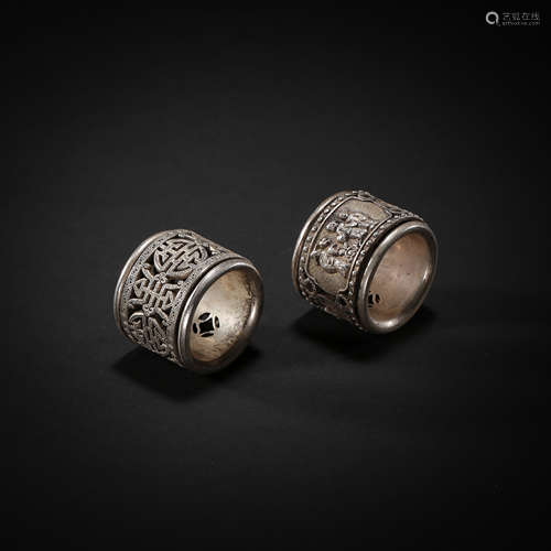 A PAIR OF SILVER THUMB RINGS, QING DYNASTY, CHINA