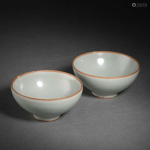 A PAIR OF  LONGQUAN WARE CELADON SMALL ZHANS, SOUTHERN SONG ...