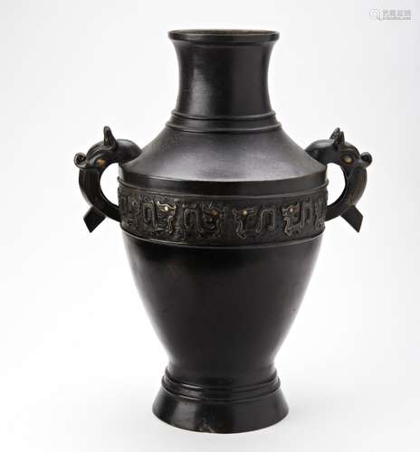 ARCHAISTIC BRONZE VASE QING DYNASTY, 19TH CENTURY the balust...