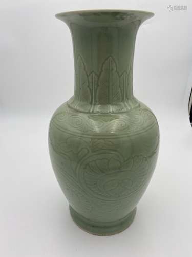 CELADON-GLAZED VASE LATE QING / REPUBLIC PERIOD the baluster...