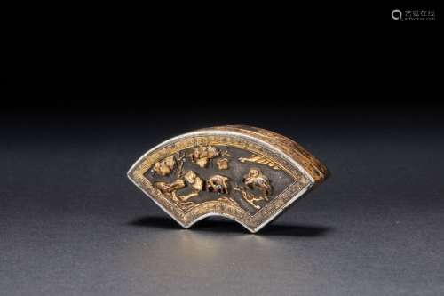 Gilt silver fan-shaped box in Qing Dynasty