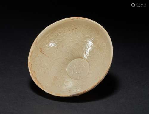 Ding Kiln Dragon-patterned Large Bowl Song Dynasty