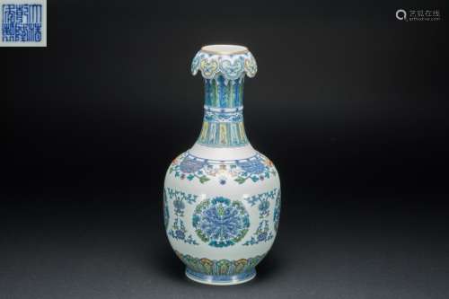 Blue and white flower vase Qing Dynasty