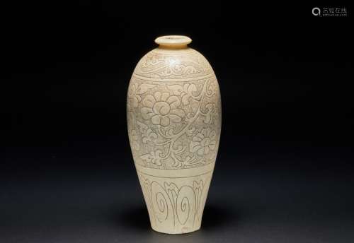 Large carved vase from Cizhou Kiln in Song Dynasty