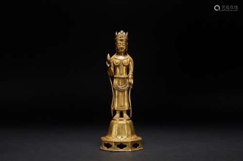 A gilt bronze statue of Guanyin in the Qing Dynasty