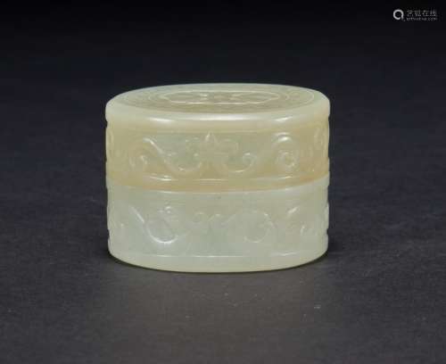 Hetian jade dragon powder compact in the Qing Dynasty