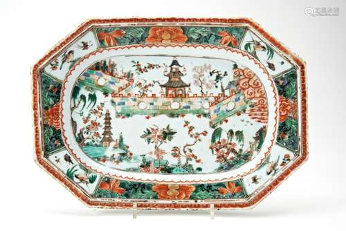 FAMILLE VERTE OCTAGONAL DISH KANGXI painted with pagodas in ...