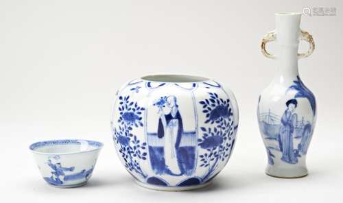 BLUE AND WHITE OVOID VASE LATE QING DYNASTY apocryphal Kangx...