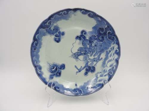 IMARI BLUE AND WHITE ROBED DISH 18TH / 19TH CENTURY painted ...