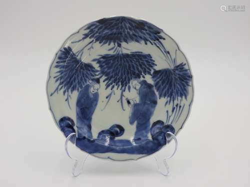 JAPANESE KO IMARI BLUE AND WHITE ROBED DISH 18TH CENTURY dep...