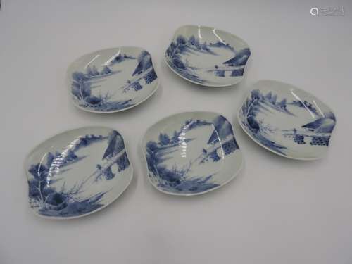 FIVE JAPANESE ARITA WARE BLUE AND WHITE CHARGERS EDO / MEIJI...