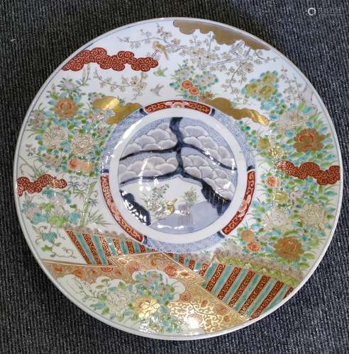 LARGE IMARI ENAMELLED DISH 19TH CENTURY painted in underglaz...