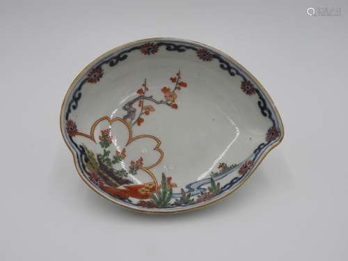 SMALL JAPANESE IMARI 'ABALONE-SHAPED' DISH 18TH / 19...