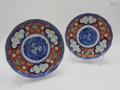 PAIR OF JAPANESE IMARI DISHES EDO PERIOD painted with scroll...