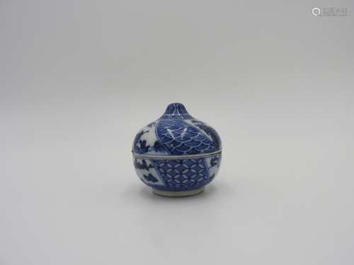 JAPANESE BLUE AND WHITE CIRCULAR BOX AND COVER  MEIJI PERIOD...