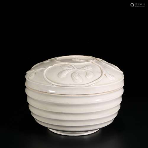 chinese white glazed porcelain box with lid
