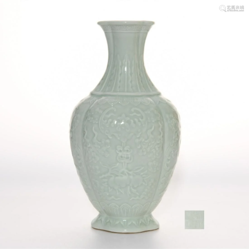 A Celadon Glazed Vase Jiaqing Mark