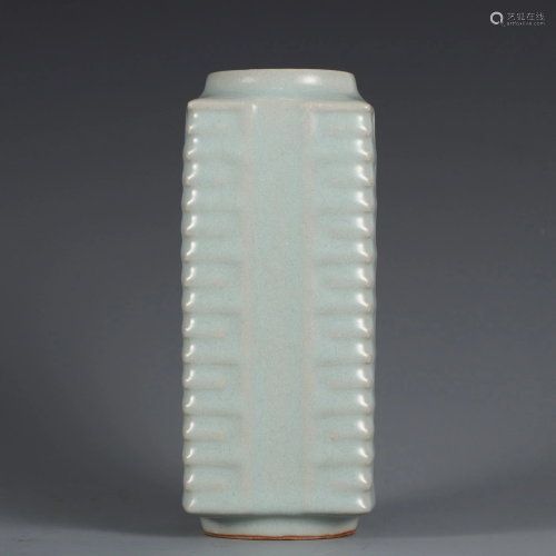 A Guan-ware Squared Vase