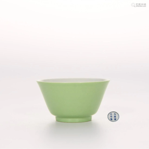 An Apple Green Glazed Cup Yongzheng Mark