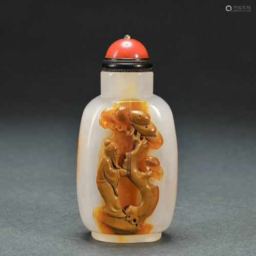 A Carved White Jade Snuff Bottle