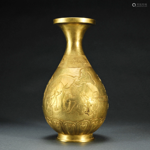 An Engraved Bronze Gilt Vase