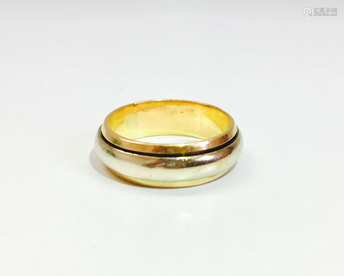 22K Yellow Gold and Rotating Platinum Band