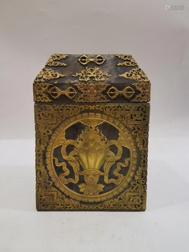 Gold-plated flowers, square box with jade seal,