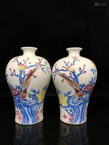 Qing Dynasty, a pair of famille rose flower and bird