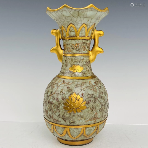 Official porcelain vase with gold painted flower mouth,