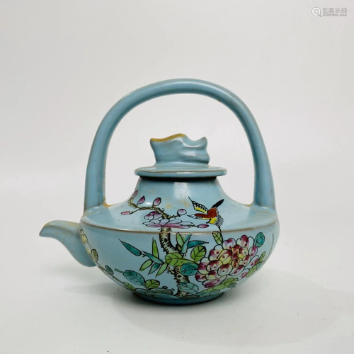 Ru Porcelain pot with gold and famille rose handle,