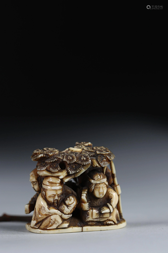 Netsuke carved - figures under a tree. Japan Meiji 19th