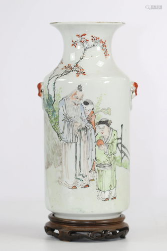 Chinese porcelain vase decorated with characters from