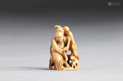 Netsuke carved - a woman. Japan Meiji 19th century